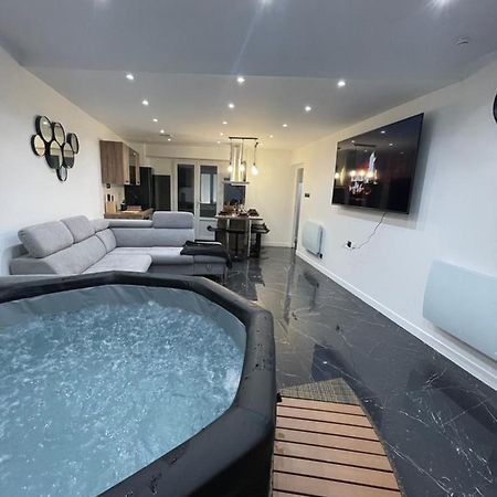Appartement Hors Du Commun Avec Son Jacuzzi Salies-de-Bearn Bagian luar foto