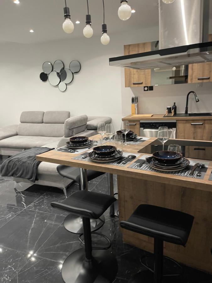 Appartement Hors Du Commun Avec Son Jacuzzi Salies-de-Bearn Bagian luar foto