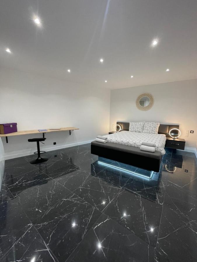 Appartement Hors Du Commun Avec Son Jacuzzi Salies-de-Bearn Bagian luar foto